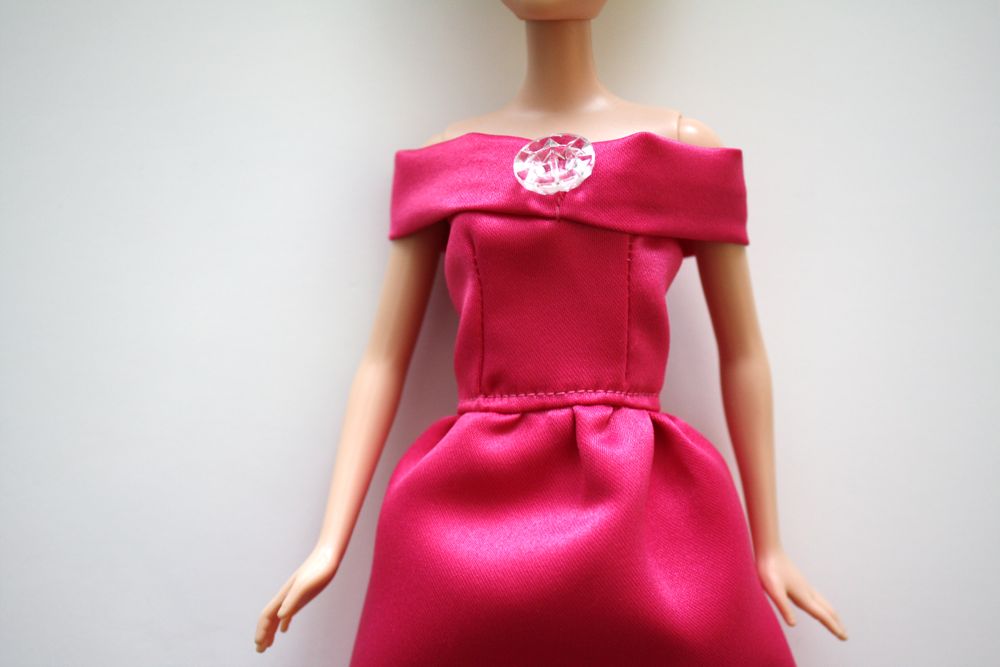 Платье для кукол своими руками: Платье для куклы за 5 минут без шитья своими руками | Самошвейка