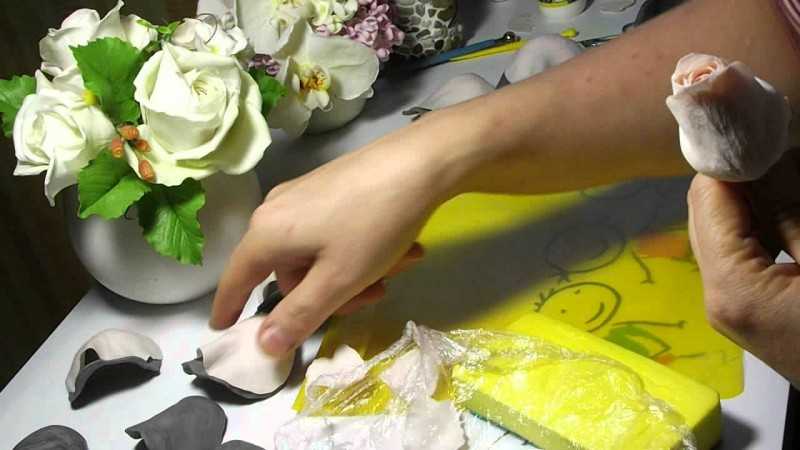 Холодный фарфор своими руками мастер класс для начинающих рецепт видео: Цветы из холодного фарфора своими руками.Лепка розы (мастер класс с фото,видео)