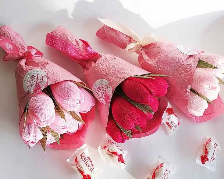 Тюльпаны из гофрированной бумаги и конфет: Тюльпаны из гофрированной бумаги с конфетами для букета в пошаговом мастер-классе
