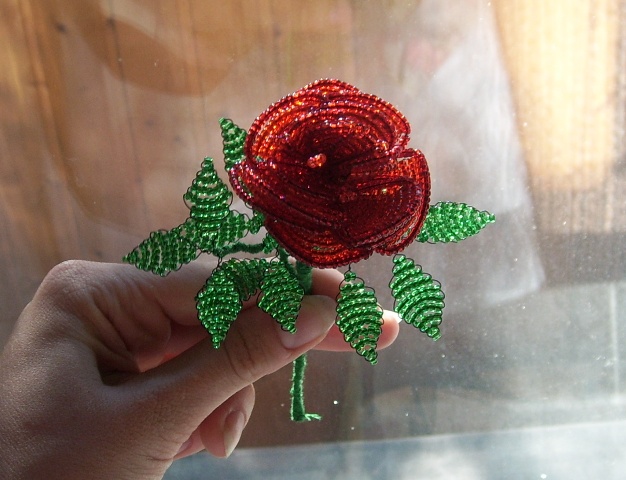 Как сделать из бисера и проволоки розу: Роза из бисера для начинающих
