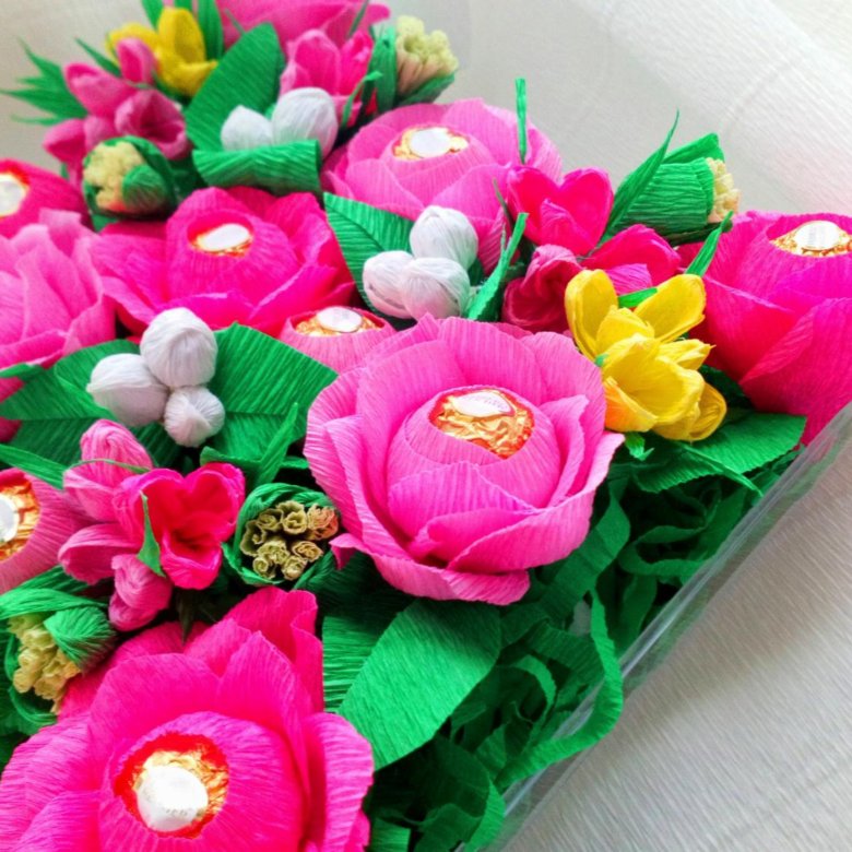 Цветы конфеты из гофрированной бумаги: 15 способов сделать букет из конфет своими руками