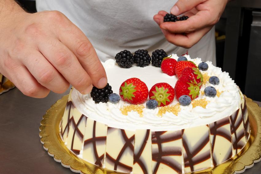 Учимся украшать торты: 6 советов по украшению торта для начинающих кондитеров