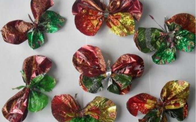 Что можно сделать от из фантиков от конфет своими руками: Поделки из фантиков от конфет своими руками