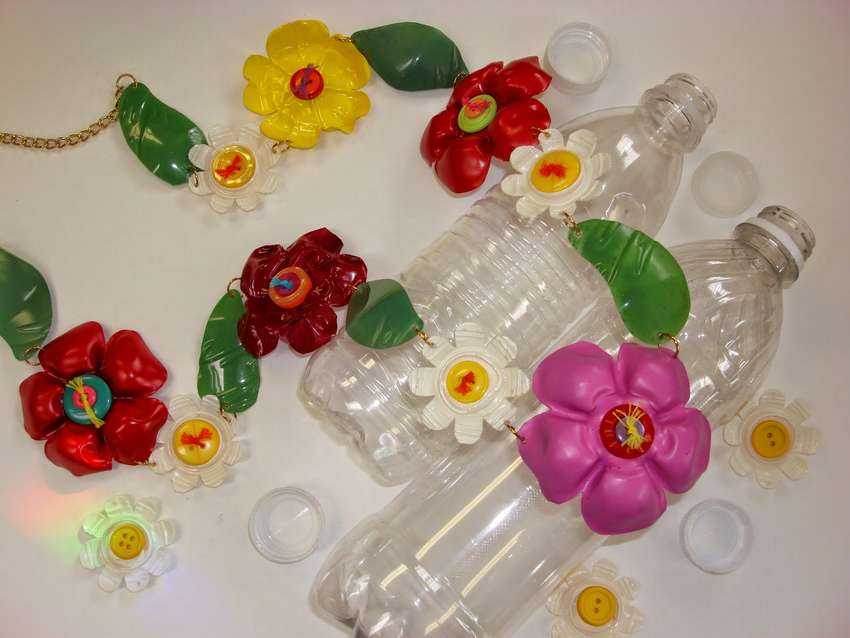 Поделки из пластиковых бутылок смотреть: Красивые поделки из пластиковых бутылок сделаем своими руками