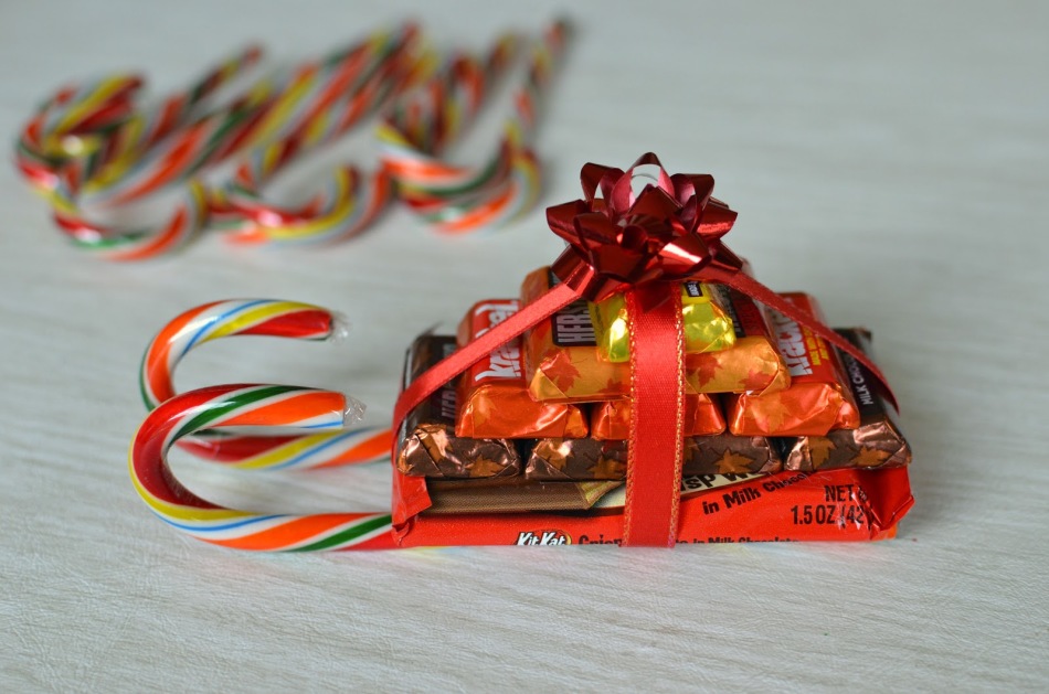 Подарки на новый год своими руками фото из конфет: Подарки из конфет на новый год (63 фото)