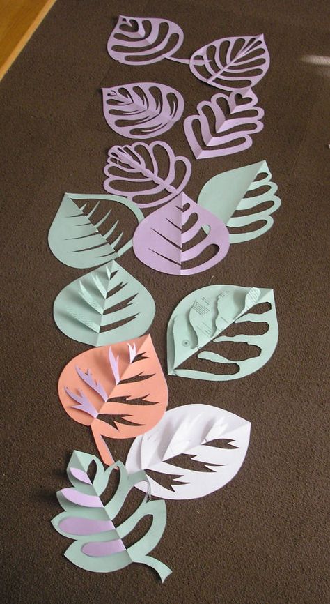 Цветы и листья из бумаги: Вырезаем листики и стебельки из цветной бумаги