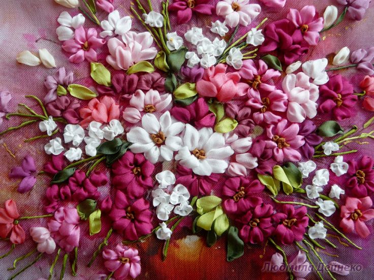 Цветы вышивание лентами: Простой цветок из атласной ленты / A simple flower of satin ribbon - YouTube