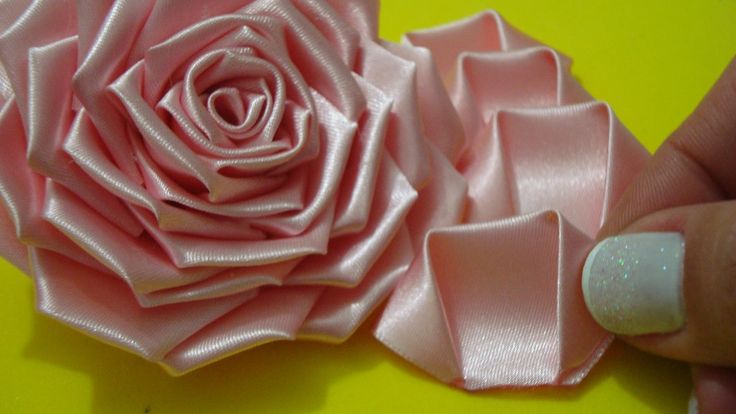 Видео роза из ленты: Как сделать розочку из атласной ленты. How to make a rose from satin ribbon. - YouTube