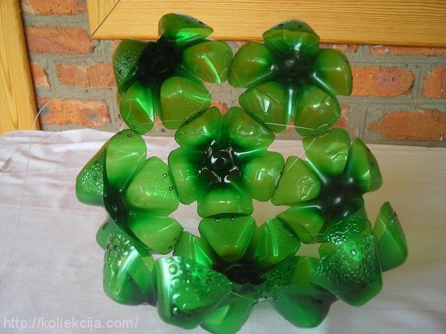 Поделки из донышек пластиковых бутылок своими руками: делаем оригинальные украшения своими руками. Полезные мелочи для дома из пластиковых бутылок