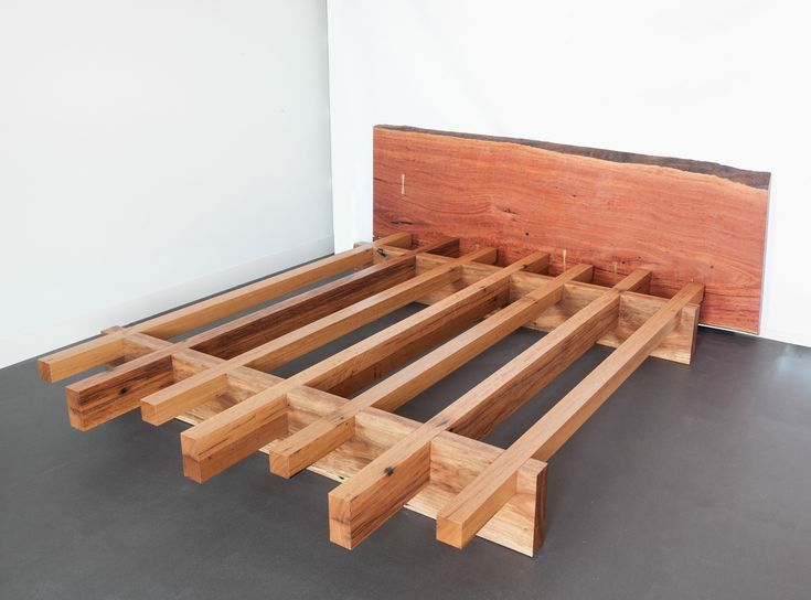 Самодельные кровати из дерева: как сделать деревянную двуспальную кровать из бруса, двухъярусная модель, из досок или из бревен, идеи
