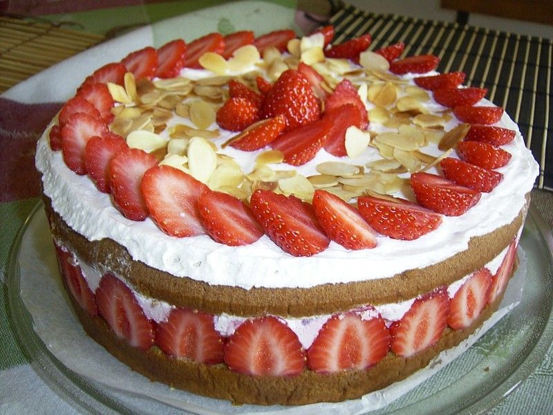 Как украсить бисквитный торт: Как украсить бисквитный торт в домашних условиях: рецепты и идеи