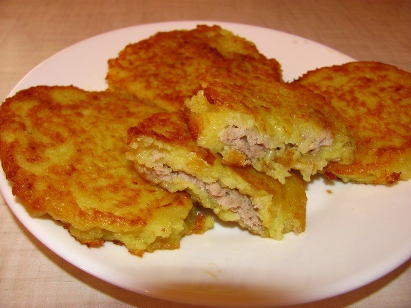 Драники из картофеля с фаршем: Картофельные драники с фаршем на сковороде