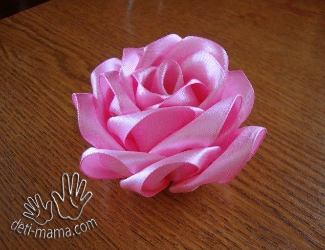 Видео роза из ленты: Как сделать розочку из атласной ленты. How to make a rose from satin ribbon. - YouTube