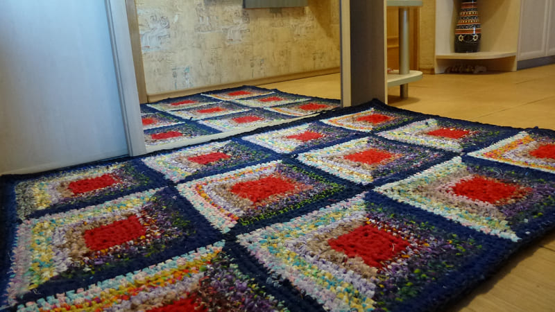 Домашние коврики своими руками фото: Коврик своими руками - 115 фото создания ковровых покрытий