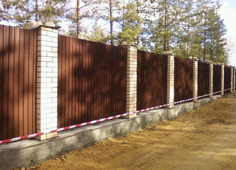 Дачный забор из профнастила: Заборы для дачи из профнастила, заказать забор для дачи по ценам производителя