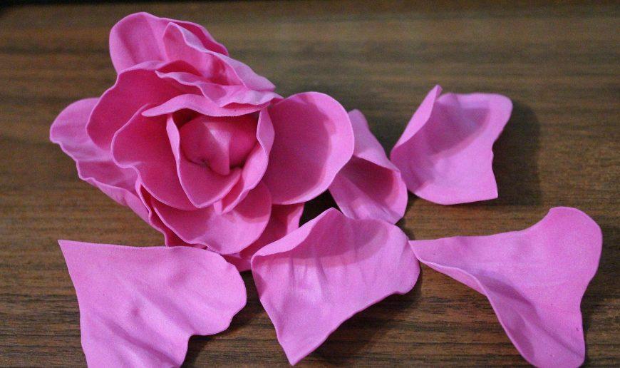 Розы из фоамирана мастер класс с пошаговым фото шаблоны: Розы из фоамирана своими руками