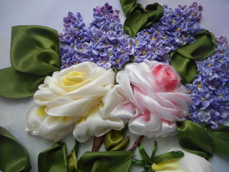 Цветы вышивание лентами: Простой цветок из атласной ленты / A simple flower of satin ribbon - YouTube