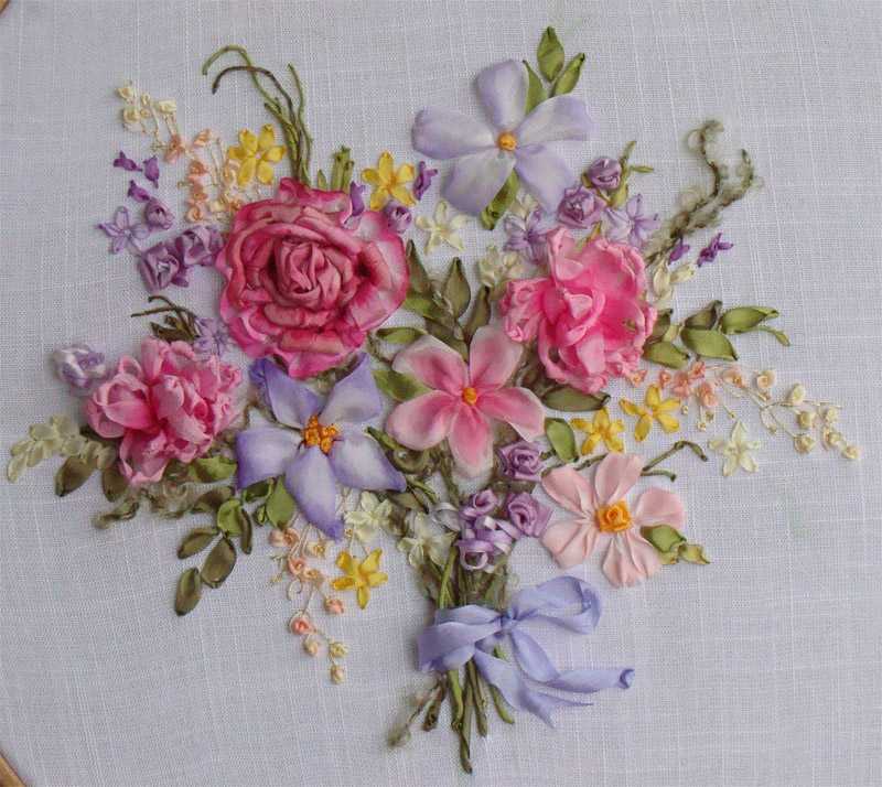 Цветы вышивание лентами: Простой цветок из атласной ленты / A simple flower of satin ribbon - YouTube