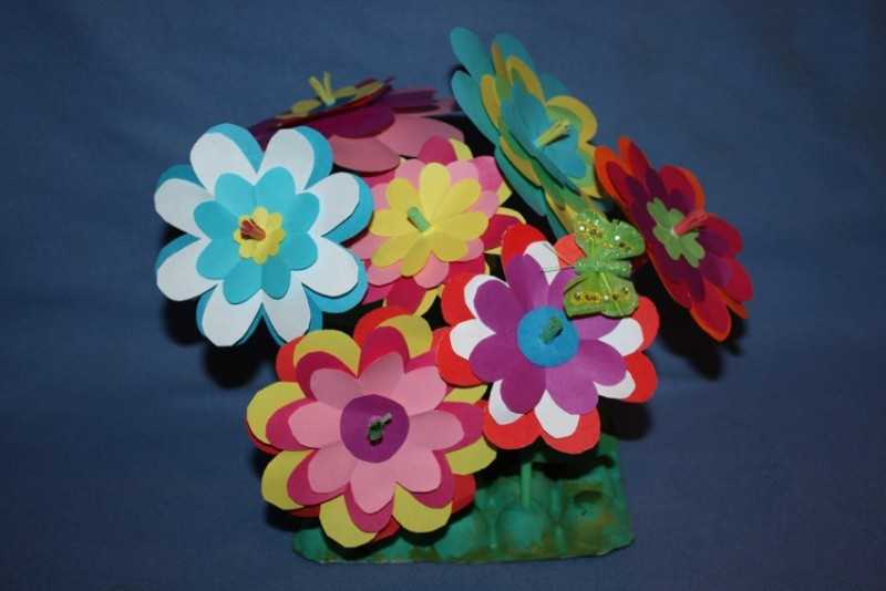 Из цветной бумаги цветы поделка: цветы из цветной бумаги | Поделки из бумаги, Бумажные цветочные ремесла, Бумажное ремесло