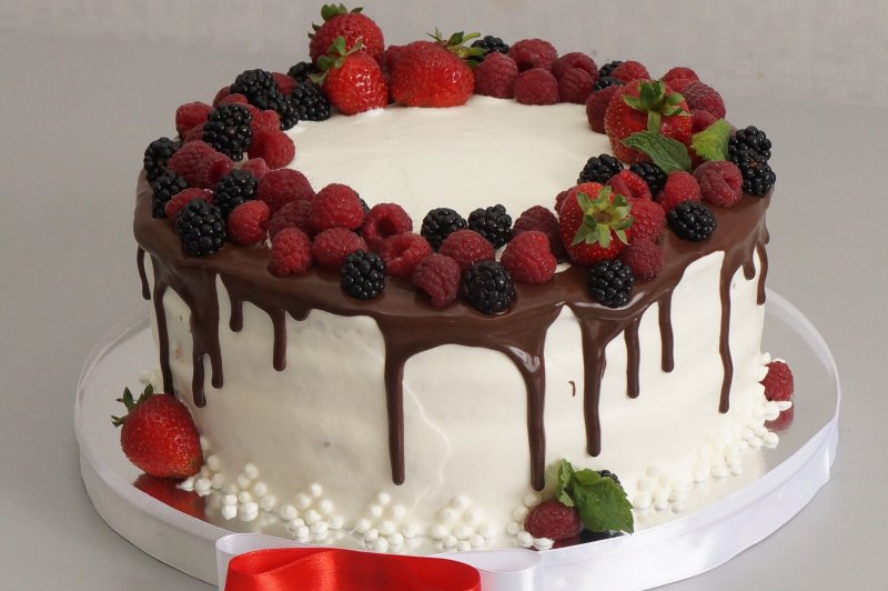 Как украсить бисквитный торт: Как украсить бисквитный торт в домашних условиях: рецепты и идеи