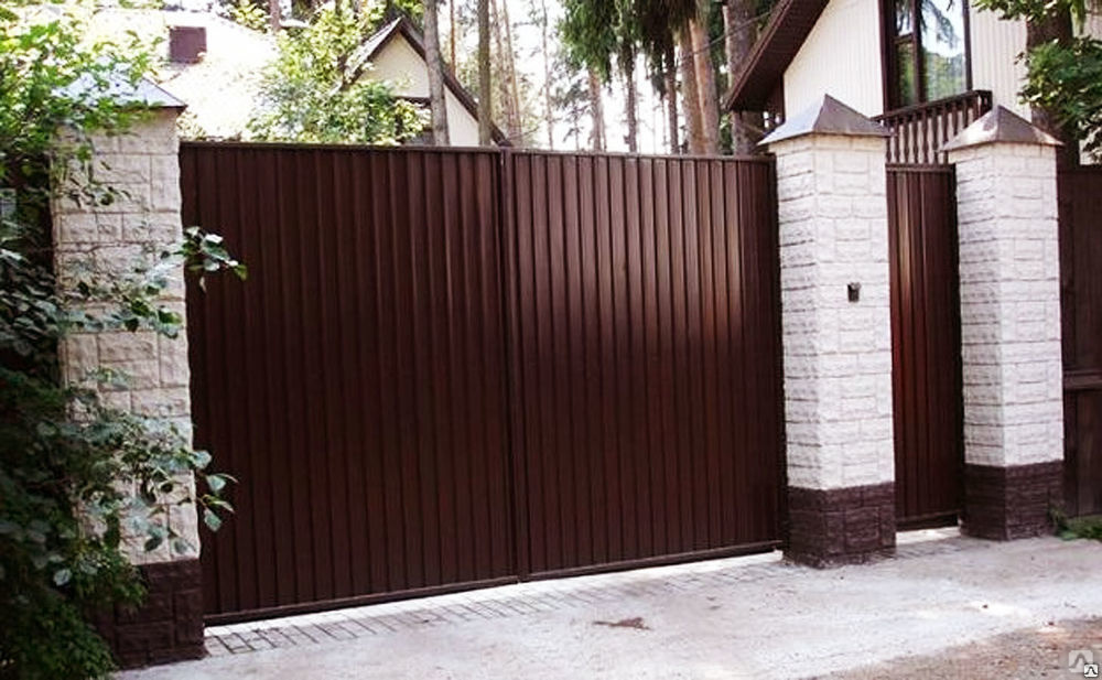 Забор для дома из профнастила: Забор из профлиста под ключ, цена работ за 1 метр с установкой в Москве