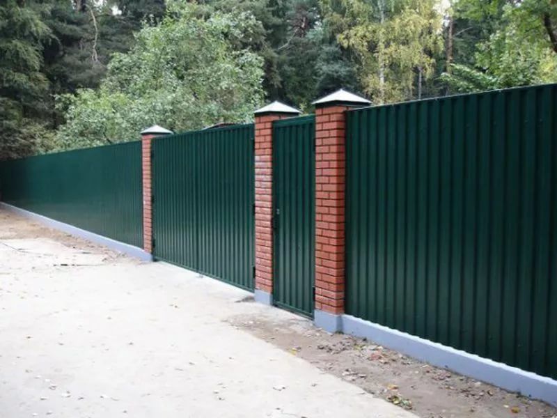 Дачный забор из профнастила: Заборы для дачи из профнастила, заказать забор для дачи по ценам производителя