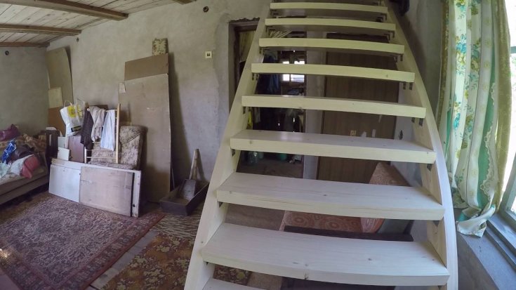 Лестница на второй этаж на даче своими руками видео: винтовая, маршевая, на больцах, фото, видео