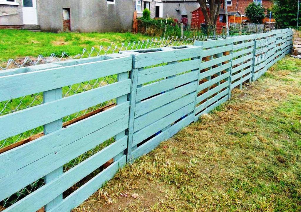 Из чего сделать забор на даче: Обзор бюджетных видов дачных заборов, описание этапов монтажа заборов для дачных участков