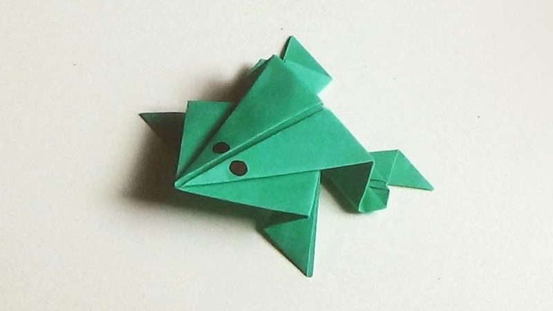 Как видео сделать из бумаги лягушку которая прыгает видео: Как сделать лягушку из бумаги. Лягушка оригами смотреть онлайн видео от Поделки из бумаги в хорошем качестве.