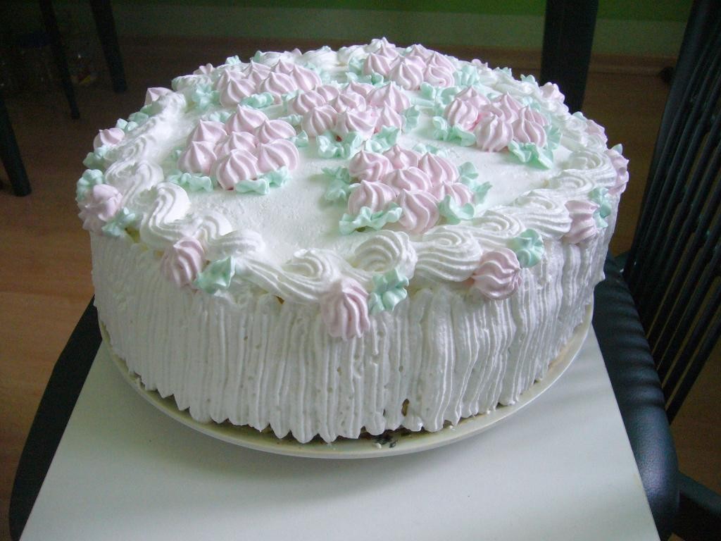 Украшение тортов в домашних условиях фото белковым кремом: Как украсить торт воздушным белковым кремом?