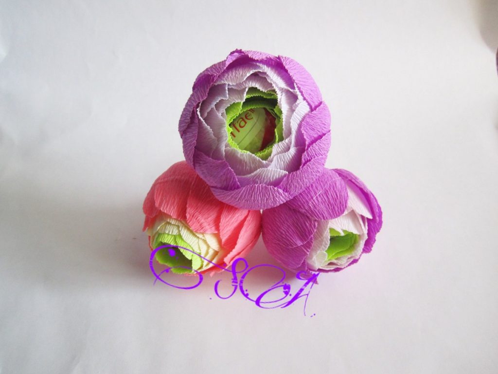 Розы из гофрированной бумаги мастер класс с конфетами: Роза из конфет мастер-класс - Buket7.ru