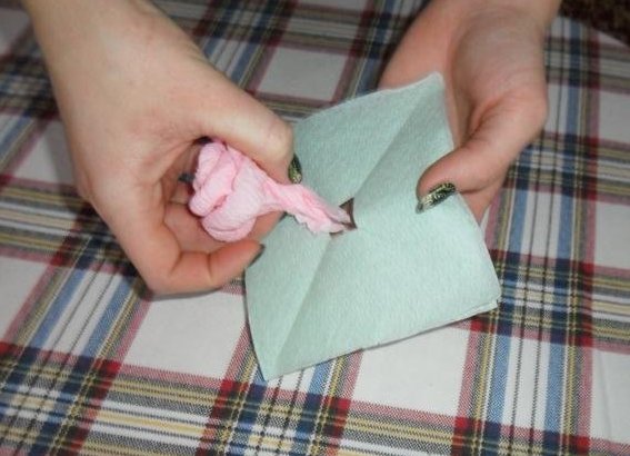 Розочки из салфеток своими руками самый простой способ: Цветы из салфеток своими руками. Пошаговые инструкции + 400 фото