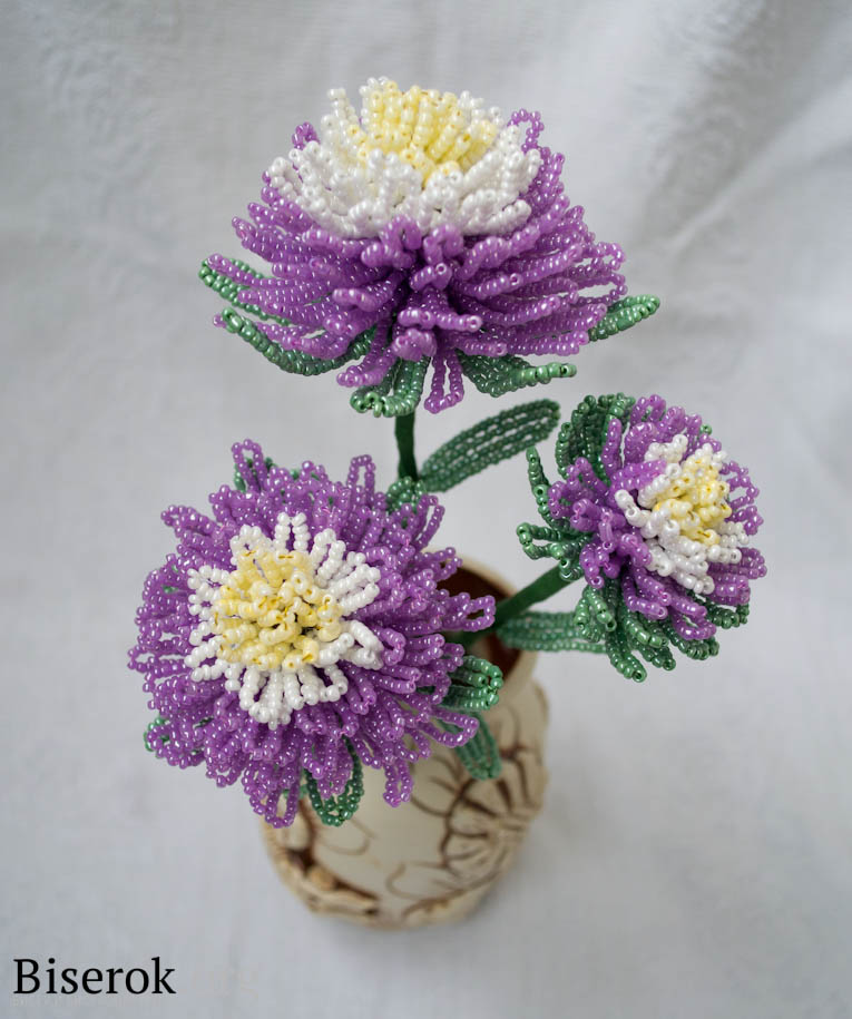 Цветы из бисера разные фото: Цветы из бисера — подробные мастер-классы и схемы плетения с пошаговыми фото