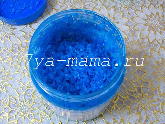Как покрасить крупу рис для поделок и сенсорной коробки пищевыми красителями гуашью акварелью акриловыми красками