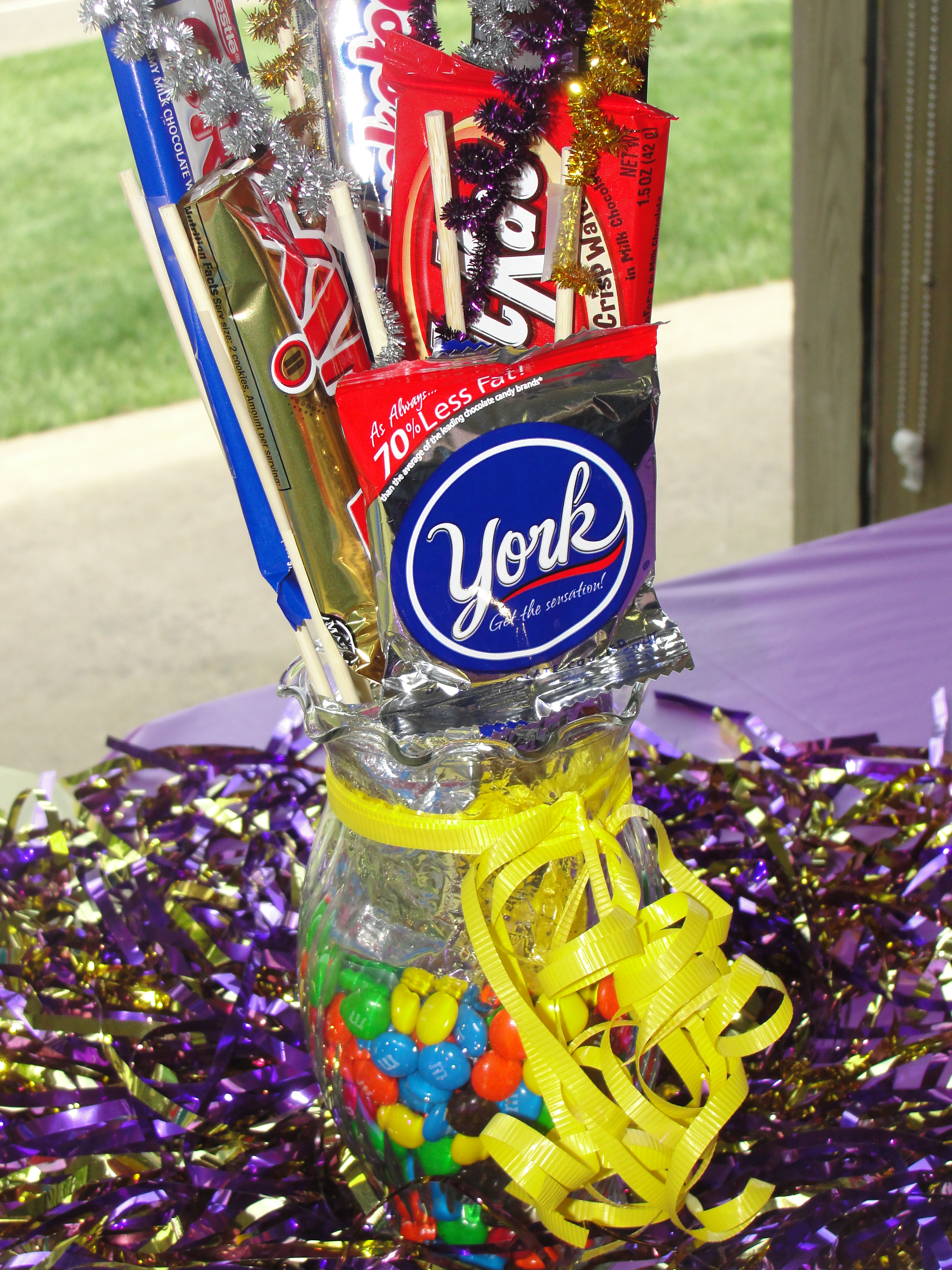 Diy candy bouquet in a jar