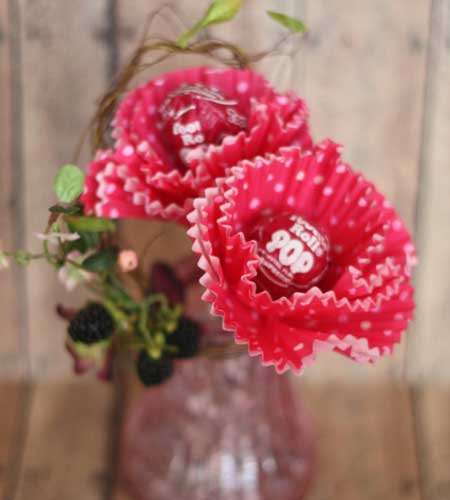 Diy tootsie pop cupcake liner flowers