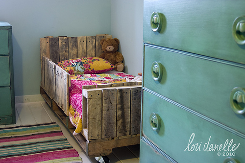 Toddler pallet bed 