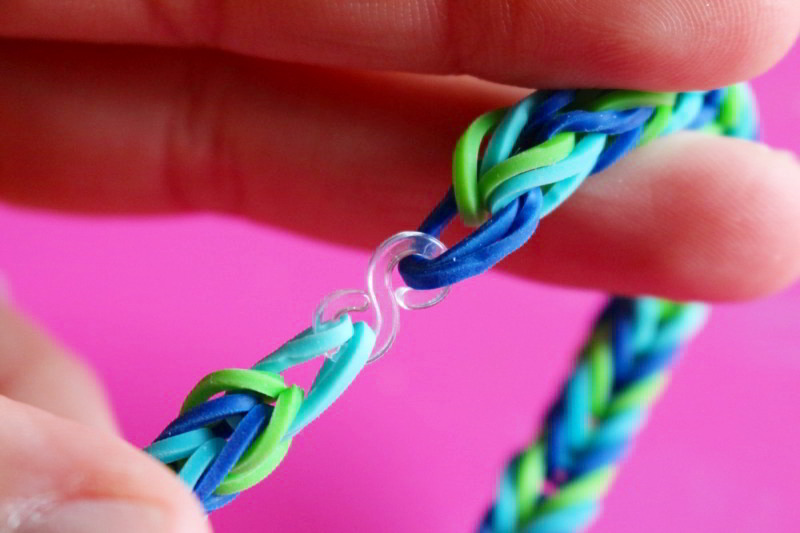 Какие браслеты из резинок можно сплести: Как плести браслеты из резинок: простые идеи для начинающих