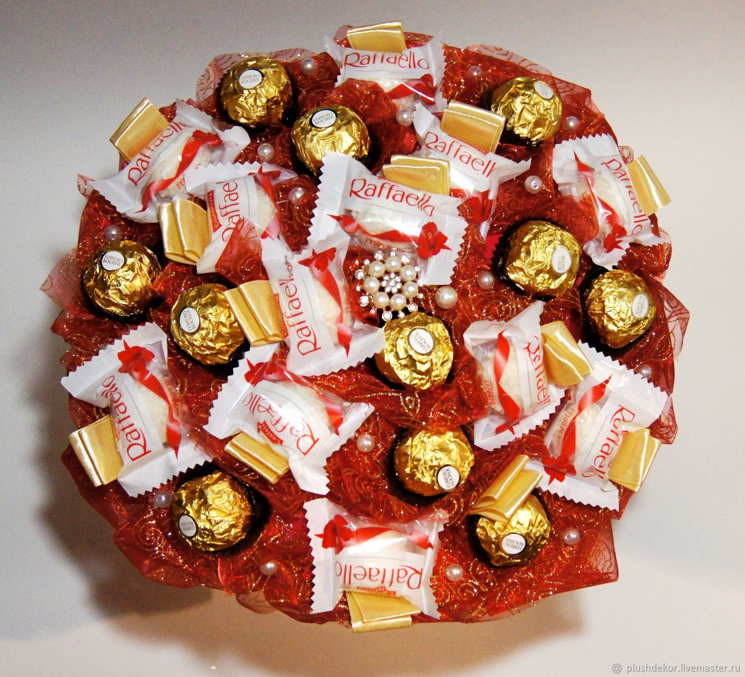 Букеты из конфет фото новогодние: Стильные новогодние букеты с конфетами, цена 1000 руб, DM-11