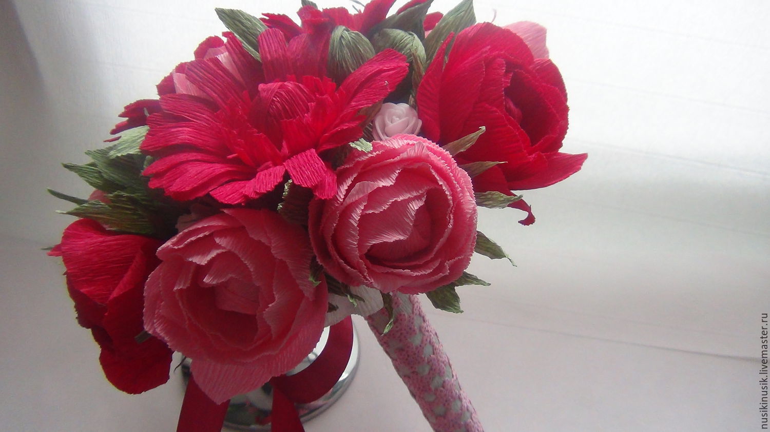 Из гофрированной бумаги подарки: Тюльпаны из гофрированной бумаги мастер класс своими руками. Подарок на 8 марта Делай Декор!…