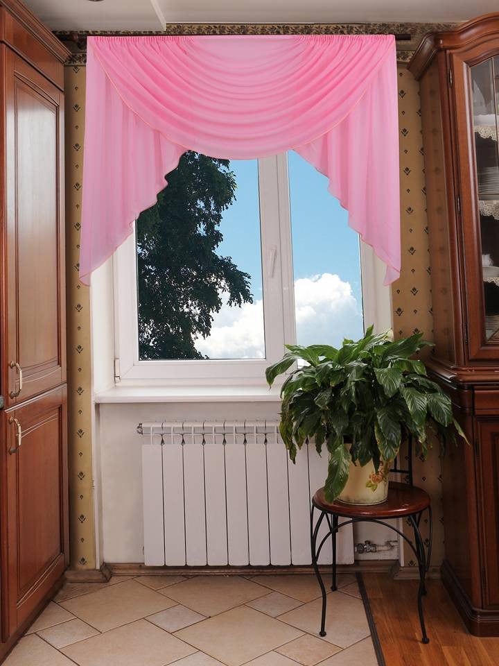 Ламбрекен на маленькое окно фото: Ламбрекены на кухню - 107 фото изысканных вариантов штор в кухне!