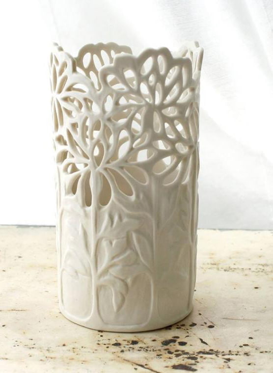 Ажурная белая ваза