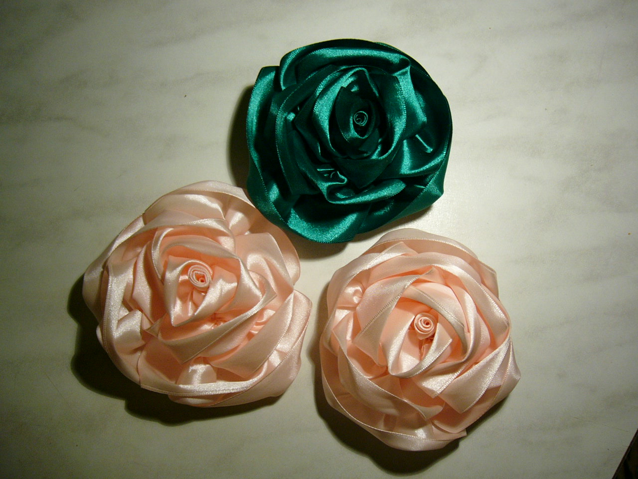 Розы из атласных лент фото мастер класс: Как сделать розы из лент своими руками