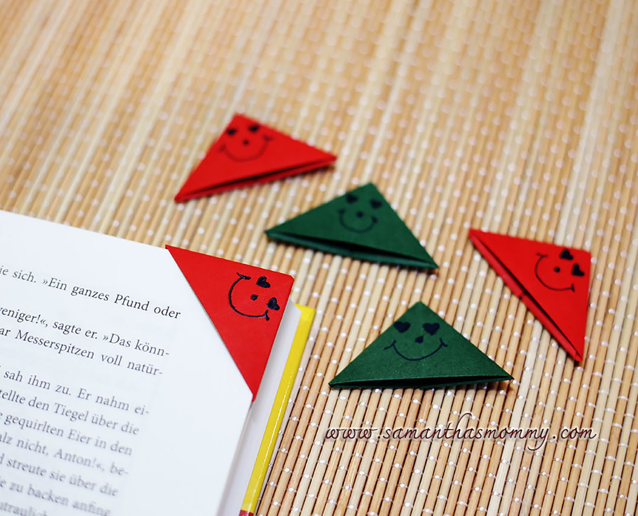 Уголки для учебников из бумаги: Как сделать закладку для книги своими руками