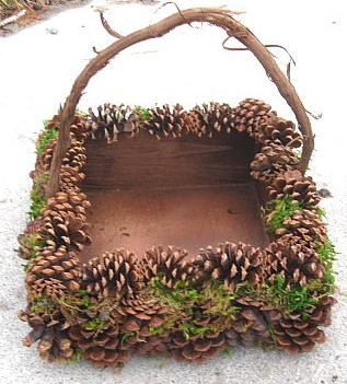 корзина из шишек еловых