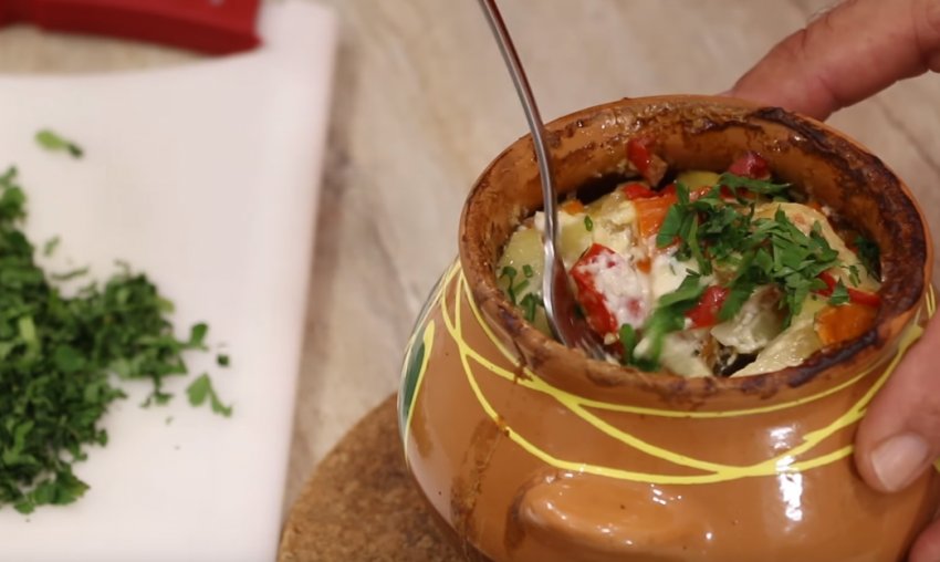 Картошка с курицей и грибами в горшочках: Картошка с курицей и грибами в горшочках пошаговый рецепт