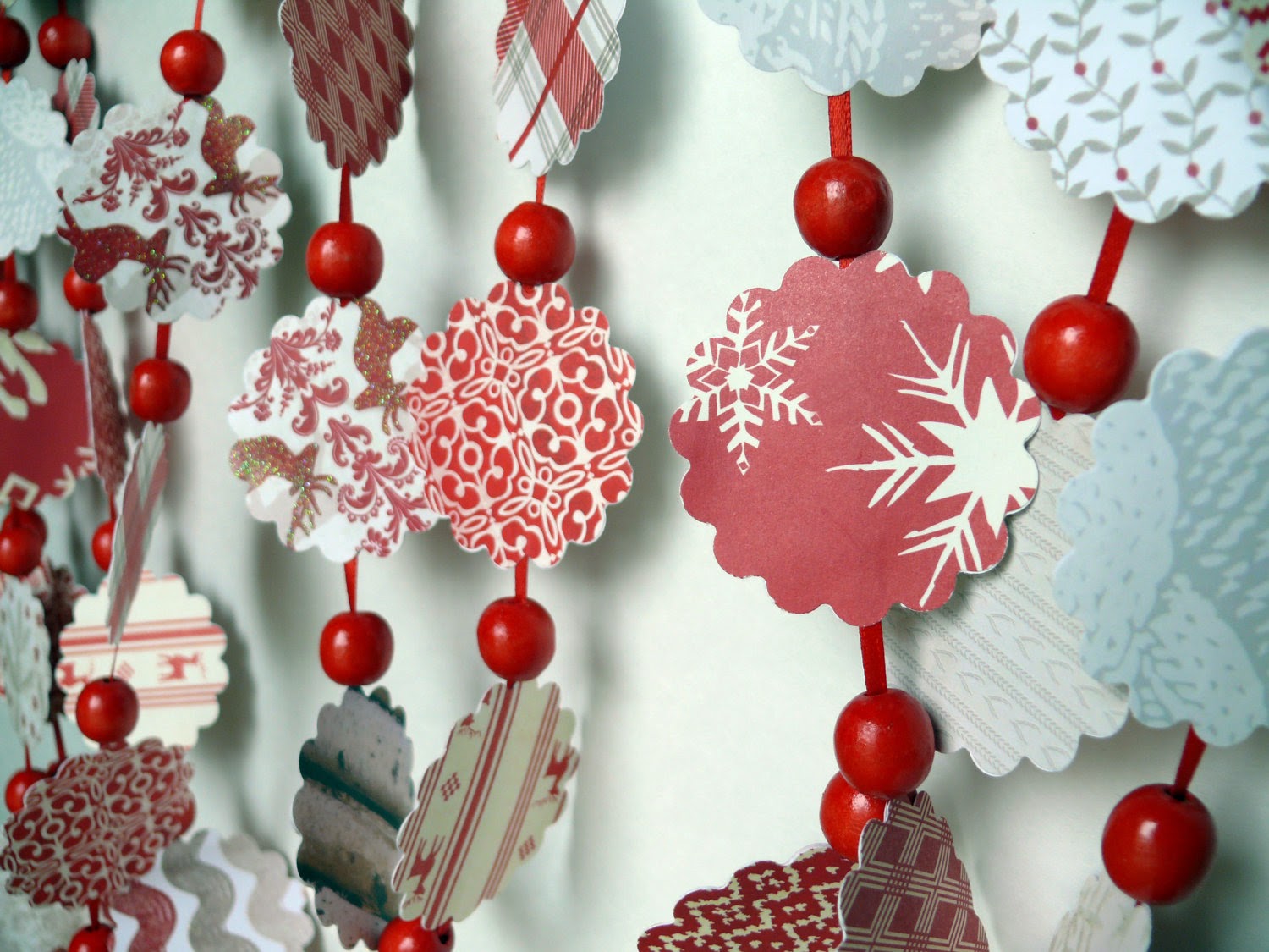 Украшения на новый год своими руками из бумаги: игрушки и декор из цветной гофрированной бумаги на елку на Новый Год 2023