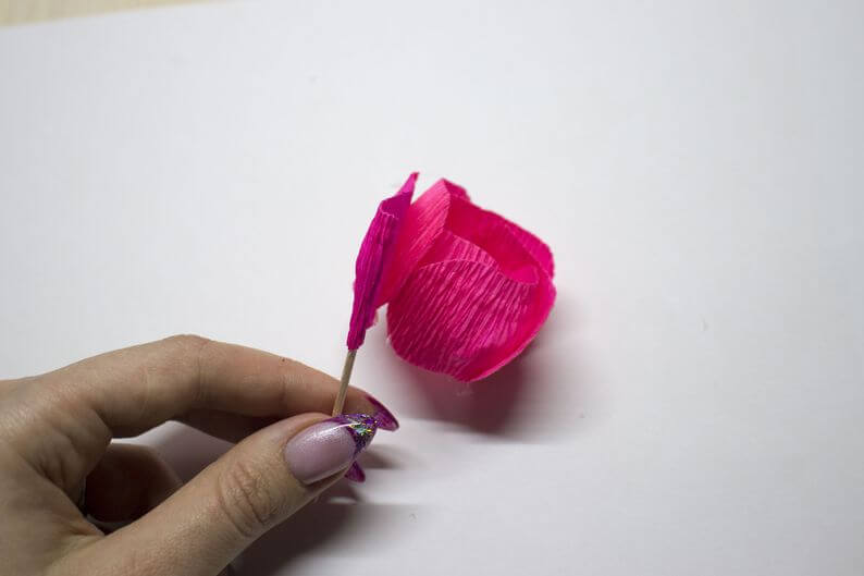 Как сделать розу из гофрированной бумаги своими руками поэтапно: Как сделать розу из гофрированной бумаги своими руками?