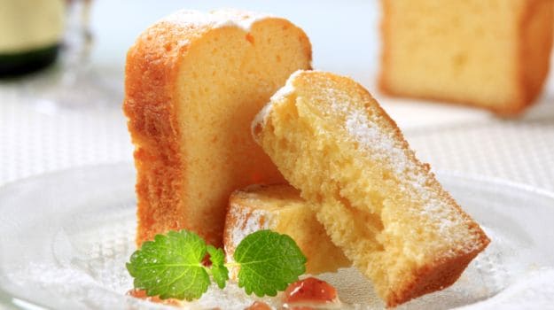 Eggless vanilla cake