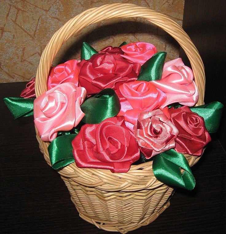 Цветы из атласных лент в корзине своими руками: Корзина с розами из атласных лент (канзаши)